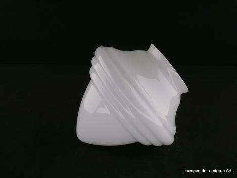 Jugendstil Lampenschirm, verzierter Zapfenschirm, breite Schulter über drei Stufen spitz zulaufend, Glas weiß opal, D: ca. 27cm, H: ca. 30cm, Nostalgie Ersatzschirm, Glashalterand Griffrand 10cm, liegend