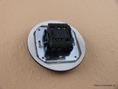 Preview: Garby Colonial Aus-Wechsel Porzellandrehschalter schwarz im Einfachrahmen Porzellan schwarz von hinten