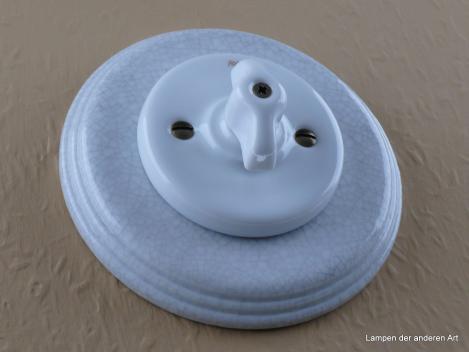 Preview: Garby Colonial Aus-Wechsel Porzellandrehschalter weiß im Einfachrahmen Porzellan craquele Knebel Retro weiß von vorn