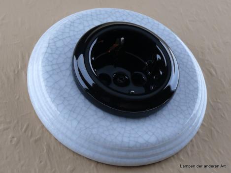 Preview: Garby Colonial Schukoporzellansteckdose schwarz im Einfachrahmen Porzellan craquele 16A/250VAC von vorn