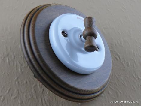 Garby Colonial Aus-Wechsel Porzellandrehschalter weiß im Einfachrahmen Holz Buche gealtert Knebel Holz Buche gealtert