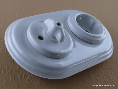 Garby Colonial 2fach Kombination,   Aus-Wechsel-Porzellandrehschalter weiß,  Knebel Porzellan retro weiß, Steckdoseneinsatz Porzellan weiß, seitlich