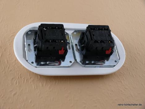 Preview: Garby Colonial 2fach Kombination, zwei Aus-Wechsel-Porzellandrehschalter weiß,  Knebel Holz Buche honigfarben, von hinten