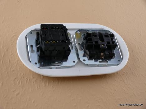 Preview: Garby Colonial 2fach Kombination,   Aus-Wechsel-Porzellandrehschalter weiß,  Knebel Holz Buche gealtert, Steckdoseneinsatz Porzellan weiß, von hinten