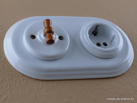 Preview: Garby Colonial 2fach Kombination,   Aus-Wechsel-Porzellandrehschalter weiß,  Knebel Holz Buche honigfarben, Steckdoseneinsatz Porzellan weiß