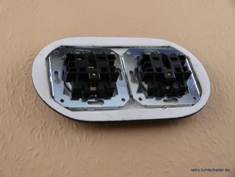 Preview: Garby Colonial 2fach Steckdose Porzellan schwarz, 2fach Rahmen Porzellan schwarz, von hinten