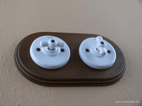 Preview: Garby Colonial 2fach Kombination, 2fach Rahmen Holz Buche gealtert, zwei Aus-Wechsel-Porzellandrehschalter weiß,  Knebel Porzellan weiß