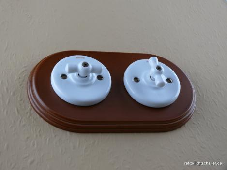 Preview: Garby Colonial 2fach Kombination, 2fach Rahmen Holz Buche honigfarben, zwei Aus-Wechsel-Porzellandrehschalter weiß,  Knebel Porzellan weiß