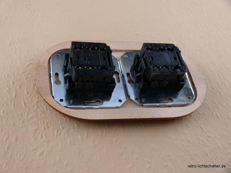 Preview: Garby Colonial 2fach Kombination, 2fach Rahmen Holz Buche honigfarben, zwei Aus-Wechsel-Porzellandrehschalter weiß,  Knebel Porzellan weiß Retroform, von hinten