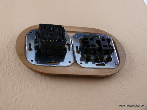 Preview: Garby Colonial 2fach Kombination, Aus-Wechsel-Porzellandrehschalter weiß,  Knebel Holz Buche gealtert, Steckdoseneinsatz Porzellan weiß, von hinten