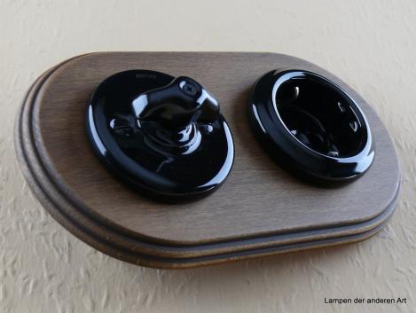Garby Colonial 2fach Kombination Rahmen Massivholz Buche gebeizt, Aus-Wechsel-Porzellandrehschalter schwarz,  Knebel Porzellan schwarz Retroform, Steckdoseneinsatz Porzellan schwarz, seitlich