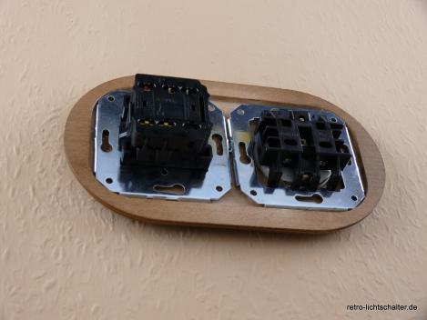 Preview: Garby Colonial 2fach Kombination Rahmen Massivholz Buche gebeizt, Aus-Wechsel-Porzellandrehschalter schwarz,  Knebel Messing patiniert, Steckdoseneinsatz Porzellan schwarz, von hinten