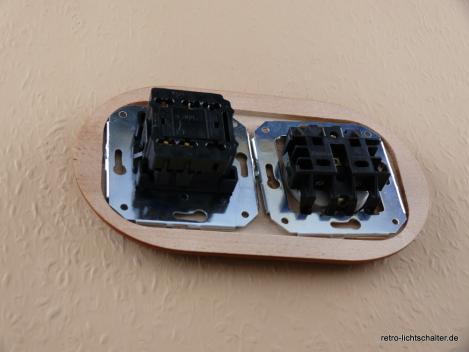 Preview: Garby Colonial 2fach Kombination Rahmen Massivholz Buche gebeizt, Aus-Wechsel-Porzellandrehschalter schwarz,  Knebel Porzellan schwarz, Steckdoseneinsatz Porzellan schwarz, von hinten