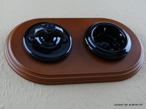 Preview: Garby Colonial 2fach Kombination Rahmen Massivholz Buche gebeizt, Aus-Wechsel-Porzellandrehschalter schwarz,  Knebel Porzellan schwarz Retroform, Steckdoseneinsatz Porzellan schwarz