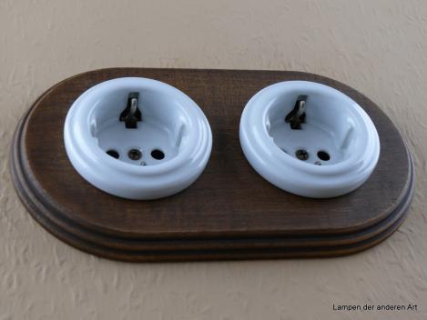 Preview: Garby Colonial 2fach Steckdose Porzellan weiß, 2fach Rahmen Holz Buche gealtert