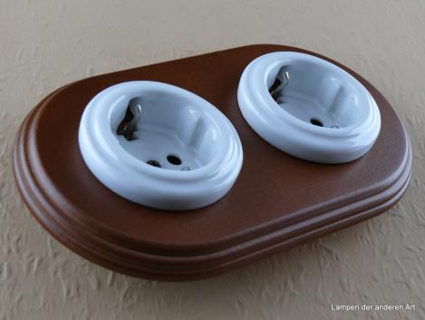 Garby Colonial 2fach Steckdose Porzellan weiß, 2fach Rahmen Holz Buche honigfarben, seitlich