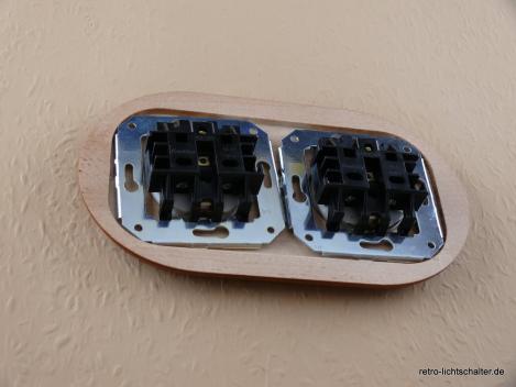 Preview: Garby Colonial 2fach Steckdose Porzellan schwarz, 2fach Rahmen Holz Buche honigfarben, von hinten