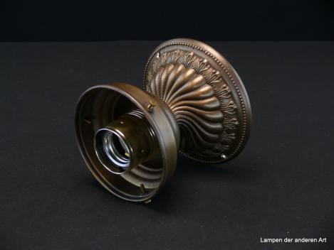 Preview: Jugendstil Deckenlampe Messing goldbraun mit reliefiertem gegossenem Fuß, 1xE27/40W, seitlich