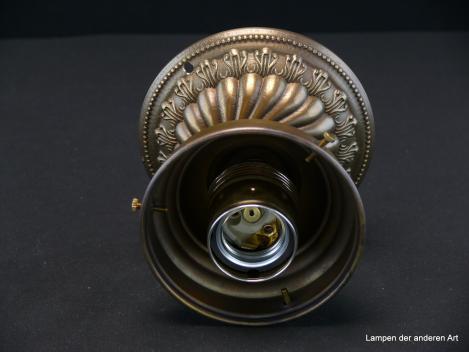 Preview: Jugendstil Deckenlampe Messing goldbraun mit reliefiertem gegossenem Fuß, 1xE27/40W, Detail Fassung