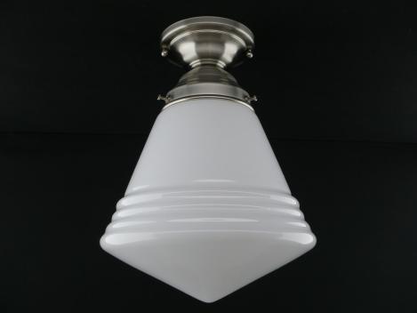 Kompakte Art Deco Deckenleuchte aus Messing matt vernickelt , Schirm weiß opal Überfangglas,  Spitzzylinder im unteren Teil umlaufend gerillt, Griffrand 8cm 1xE27/40W