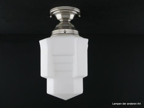 Kompakte Art Deco Deckenleuchte aus Messing matt vernickelt , Schirm weiß matt, kantig mit vielen geometrischen Figuren, Griffrand 8cm 1xE27/40W
