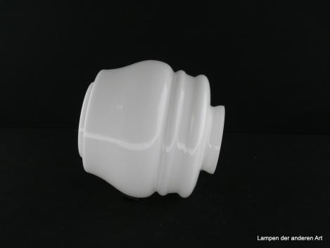 Art Deco Lampenschirm, Originale dieser Zeit dienten als Vorlage, mehrfach eingeschnürtes glänzend weißes Zylinderglas mit planem Abschluss, Reproduktion angelehnt an die Formensprache des Art Deco, handgemacht, D: 17cm, H: 15cm, Glashalter 8cm, liegend