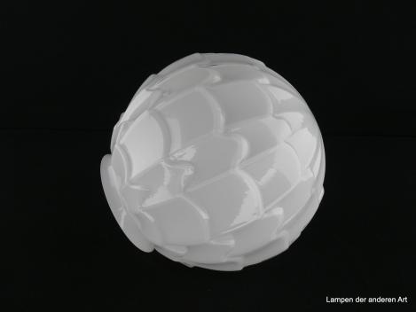 Art Deco Lampenschirm, Originale dieser Zeit dienten als Vorlage, glänzend weiße Kugel, schuppenartige Oberfläche, einer Artischocke ähnlich, Reproduktion angelehnt an die Formensprache des Art Deco, Nostalgieglas D: 15cm, H: 14cm, Griffrand 8cm