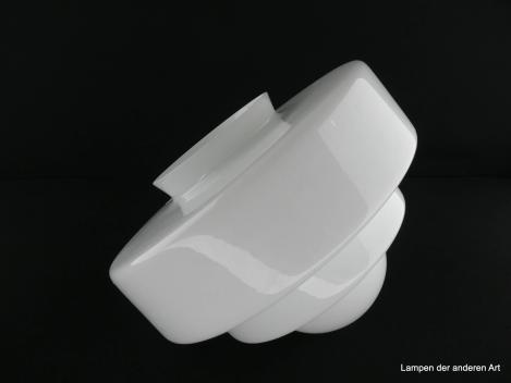 Art Deco Lampenschirm, Glas glänzend weiß, dreifach verjüngend gestuft, endet final in einer Halbkugel, Reproduktion angelehnt an die Formensprache des Art Deco,  Nostalgieglas Ersatzschirm D: 22cm, H: 15cm, Griffrand Glashalter 10cm, liegend