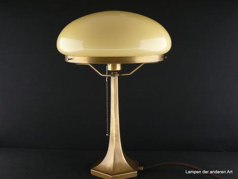 Pilzeuchte im Jugendstil aus Messing goldbraun patiniert, beiger Kuppelschirm 1xE27/60W