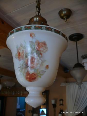 Jugendstilpendel, verzierte Kettenglieder, Messing patiniert, toller Schirm mit orange-roten Rosen,  Gesamtlänge Leuchte inkl. Schirm 64cm, 1xE27/40W