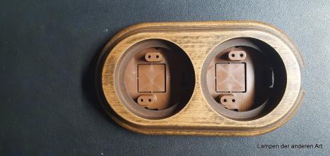 Preview: Garby Colonial 2fach Kombination, Aus-Wechsel-Porzellandrehschalter weiß,  Knebel Messing patiniert, Steckdoseneinsatz Porzellan weiß, von hinten