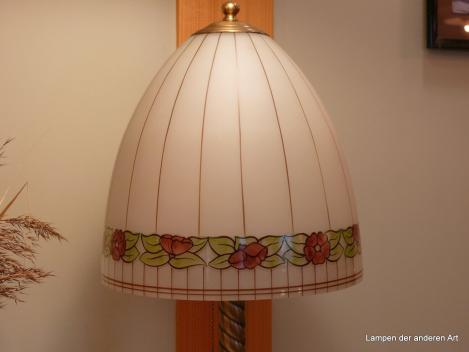 Tischleuchte mit typischen Jugendstilmotiven,schaltbar über Zugkettchen an der Fassung,Detail Schirm