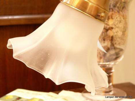 kleine typische Jugendstil - Tischleuchte - restauriert ,Detail Schirm 2