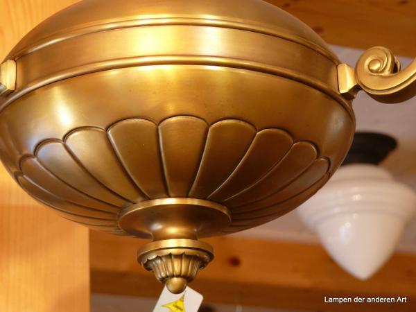 3-flammige Deckenleuchte aus der Zeit des Art-Decos.  Glasschalen grau-satiniert mit Kerbschliff,komplett restauriert,Detail