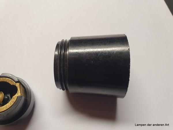Bakelitt-Fassung E14 zerlegt 2