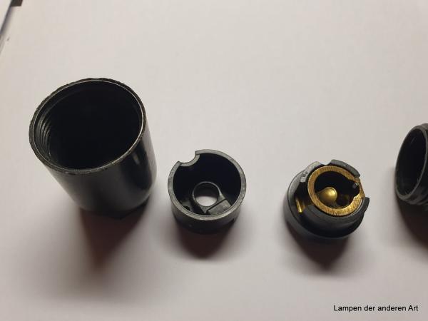 Bakelitt-Fassung E14 zerlegt 3