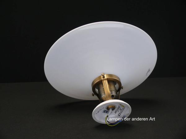 Jugendstil Deckenlampe mit Porzellanfuß und flachem weißem gebrauchten Kegelschirm Griffrand 6cm 1xE27/60W, von unten