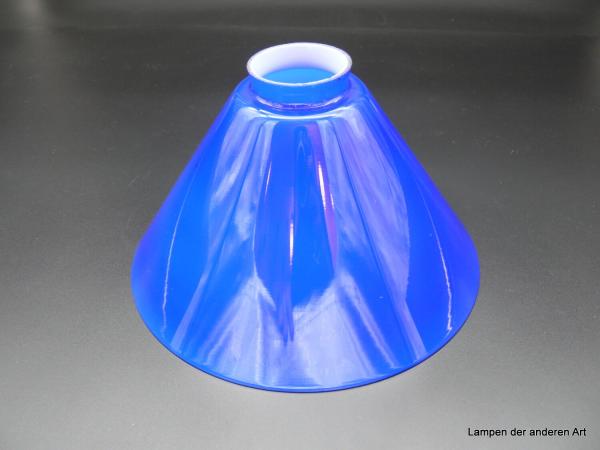 Jugendstil Glasschirm, mundgeblasen in Überfangtechnik, außen kobaltblau, innen opal weiß, Ersatzschirm, Kegelform, H: 12cm, D: 25cm, Griff-Rand: 6cm