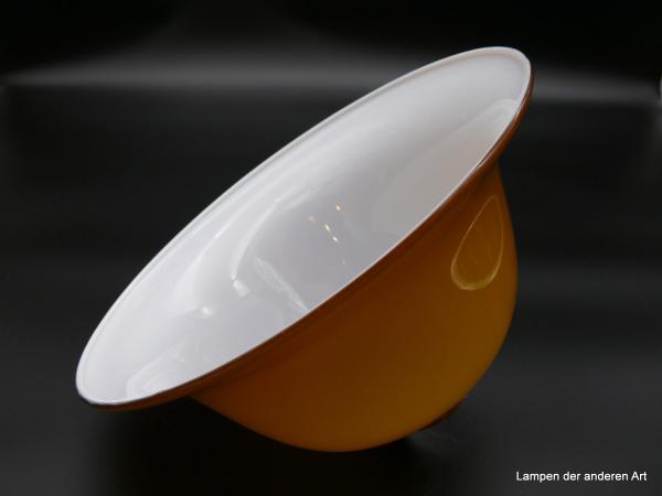 Jugendstil Lampenschirm hochwertiges Überfangglas innen weiß und außen cognacfarben, ausgestellter Rand, Ersatzschirm, H: 14cm D: 29cm Griffrand: 6cm von innen