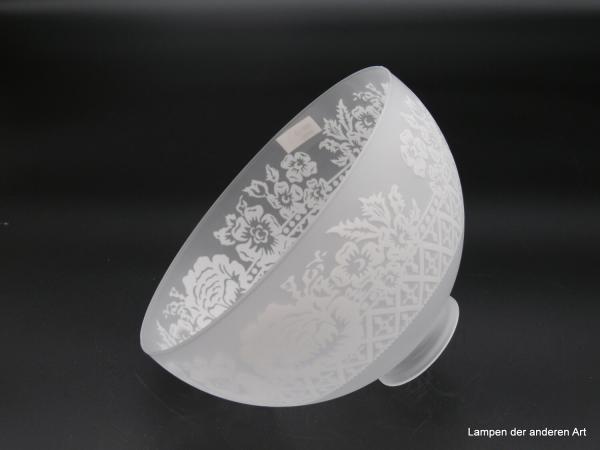 Jugendstil Lampenschirm, halbkugelförmige Lampenglocke grau satiniert, umlaufende Rauten- und Blumenbordüre in Ätztechnik in den unteren 2/3 des Ersatzglases, H: 11cm, D: 18cm, Griffrand: 6cm, liegend