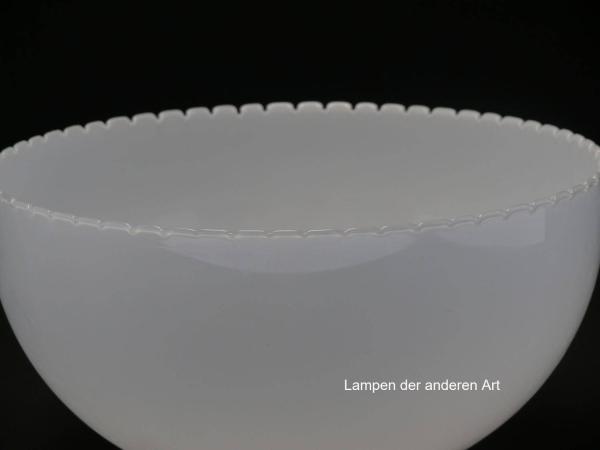2. Wahl Jugendstil Lampenschirm gezahnt, Zahnung am Rand unterschiedlich hoch, opal weiß, Nostalgie Ersatzglas, D: ca. 24cm, H: ca.11cm, Glashalter Griffrand 6cm, Detail Zahnung