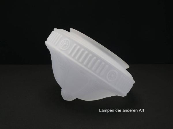 Jugendstil Lampenschirm, Kuppelglas grau satiniert, mit reliefierten historischen Elementen verziert, H: 19cm, D: 28cm, Griff-Rand: 20cm liegend