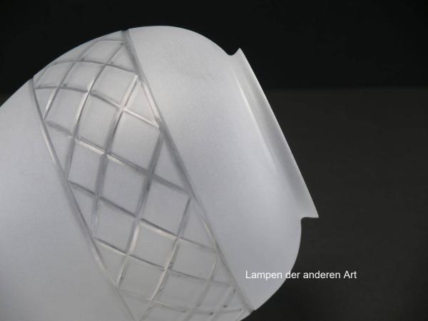 Jugendstil Lampenschirm, Verzierung Kristallschliff, satinierter Grund, Zapfenform, Sternschliff in der Spitze, umlaufendes Band Rautenschliff, Nostalgie Ersatzglas, Glashalter Griffrand 8cm - kurze Höhe deshalb Sonderpreis, Detail Griffrand kurz