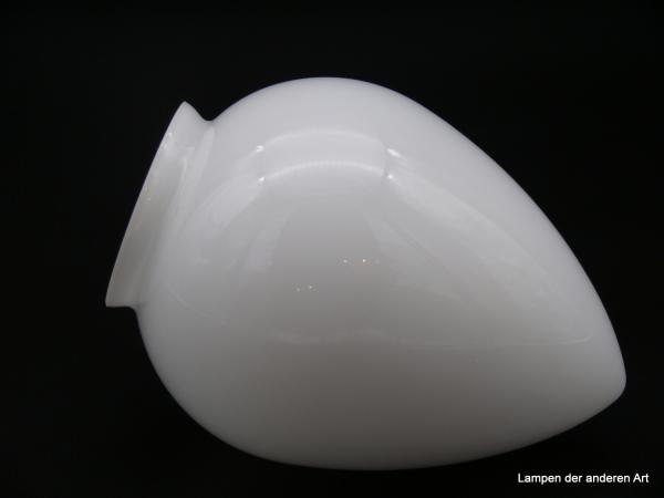 Jugendstil Lampenschirm, spitzovaler Körper mit glatter Wandung, opal weißes Überfangglas, mundgeblasen, D: 14cm, H: 17cm, Nostalgie Ersatzglas Glashalter Griffrand 8cm
