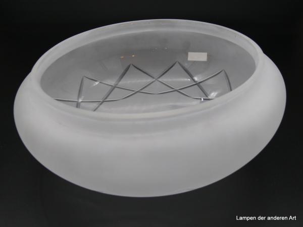 Jugendstil Kuppelschirm aus grau satiniertem Glas, mit aufwändiger Kerbschlifftechnik, H: 12cm, D: 30cm, Griff-Rand : 25cm, von unten
