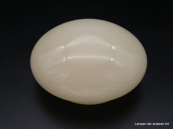 Jugendstil Lampenschirm, Ersatzglas, Kuppelschirm aus mundgeblasenem Überfangglas elfenbeinfarben außen, innen weiß H: 9cm, D: 20cm, Griffrand: 15cm