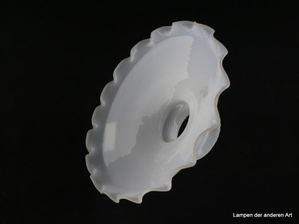 Jugendstil Lampenschirm gebraucht, gemarkt Autosit Schott&Gen. Jena, 620w, Markenstempel zum Teil erhalten, opal weißer Grund, gezahnter Rand, Nostalgie Ersatzschirm  für Gaslampen , D: ca.17,5cm, H: ca.7,5cm, Hals innen Ø ca.40mm, von unten