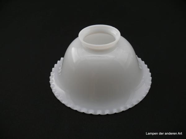 Jugendstil Lampenschirm gebraucht, opal weiß, glatte Oberfläche, Rand gezackt, H: 7,5cm, D: 16,5cm, Ersatzglas Glashalter Griffrand 6 cm