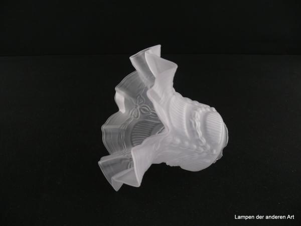 Jugendstil Lampenschirm gebraucht, Glas grau satiniert, die zylindrische Wandung umspannt eine Girlande im Zopfmuster, deren herabhängende Enden mit einer kleinen Schleife abschließen, Nostalgie Ersatzglas, D: 16cm, H: 11,5cm, Griffrand 6cm