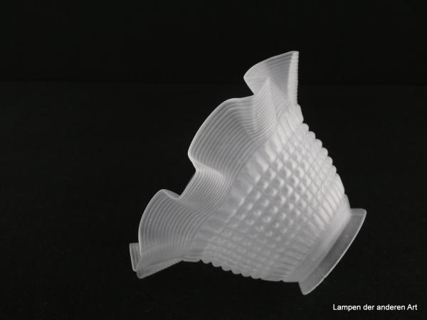 Jugendstil Lampenschirm gebraucht, Glas grau satiniert, mittig in Reihen angeordnete erhabene Quadrate, mehrfach gekniffener Rand, Nostalgie Ersatzglas für alte Lampen D: 16cm, H: 10cm, Glashalterand Griffrand 6cm, liegend